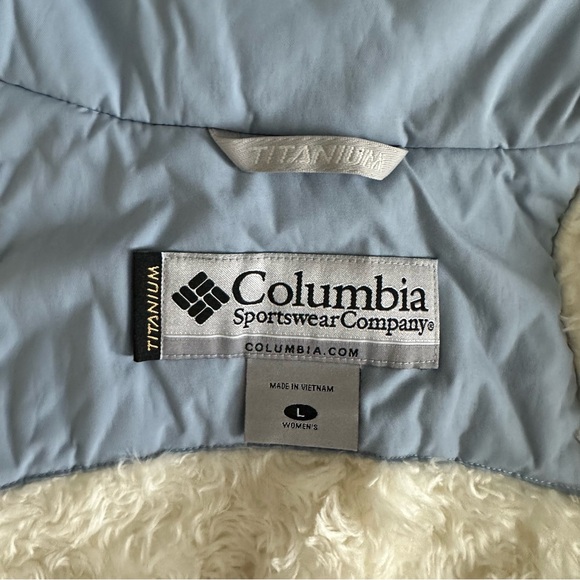 Columbia Women’s Titanium Omni-Tech Winter/Ski Jacket - Picture 10 of 11